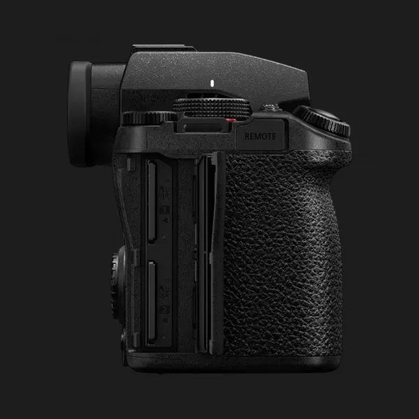 Цифровий фотоапарат Panasonic Lumix S DC-S5 II Body (DC-S5M2EE) (Standard)