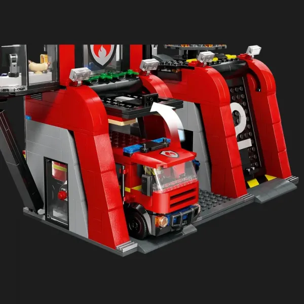 Конструктор LEGO City Пожежне депо з пожежною машиною (60414)