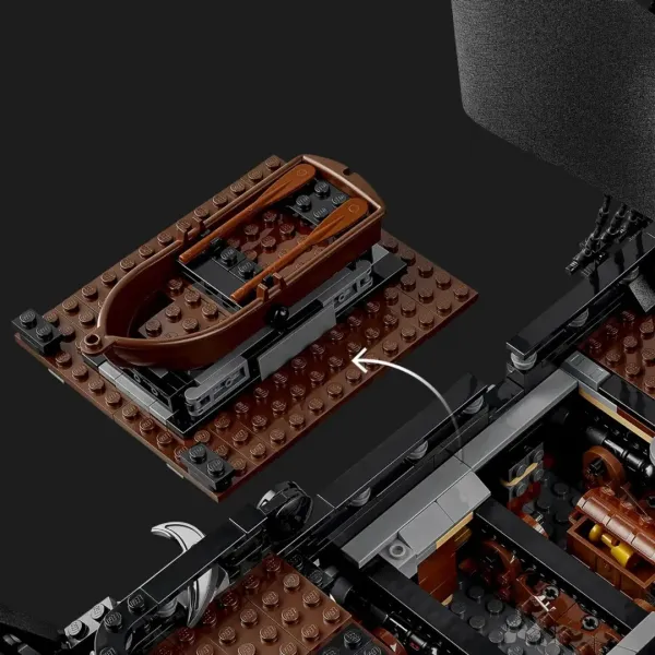 Конструктор LEGO Icons Піратський корабель капітана Джека Горобця (10365)